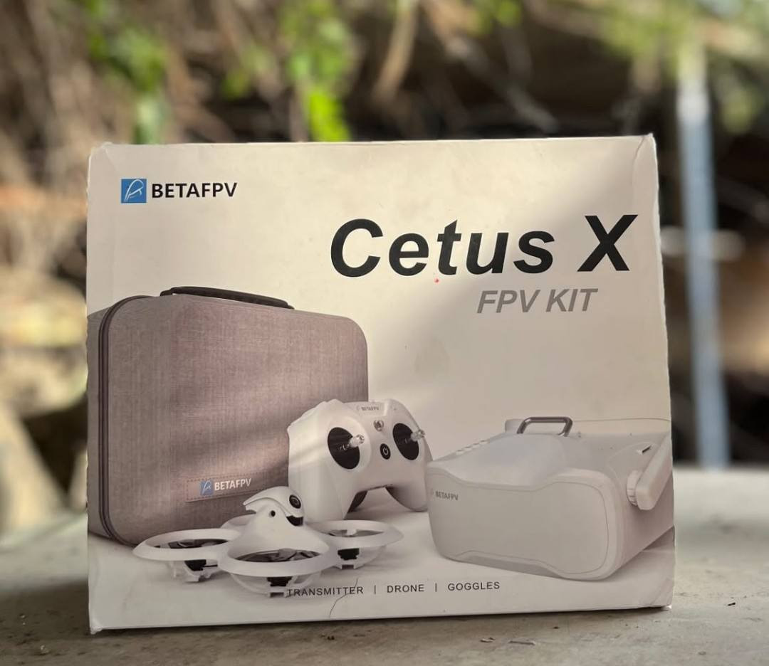 سلام عليكم 
ادرون fpv بيتي 
مواصفات 
1محركات برسلش
2مراوح احتياط 
3درنفيس 
4بطاريات عدد 2
5شاحنه 
6جديد غير مستخدم بس مفحوص 
7السعر خاص او  رقم *********** 
8ما اجاوب السعر بل تعليق 
9توصيل جميع المحافظات العراق
