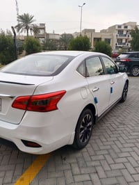 نيسان سنترا موديل 2018  رقم بغداد دولي  بيه قطعتين صبغ  محرك 1800 سيار...