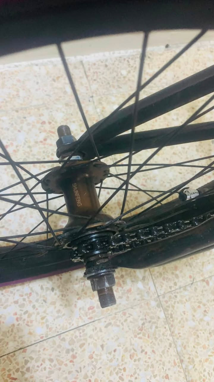 BMX اصلي لل بيع نوعيه ساندي والمكينه شيمونو اي قطعه بل باسيكل اصليه سعره 350لل تواصل ***********

