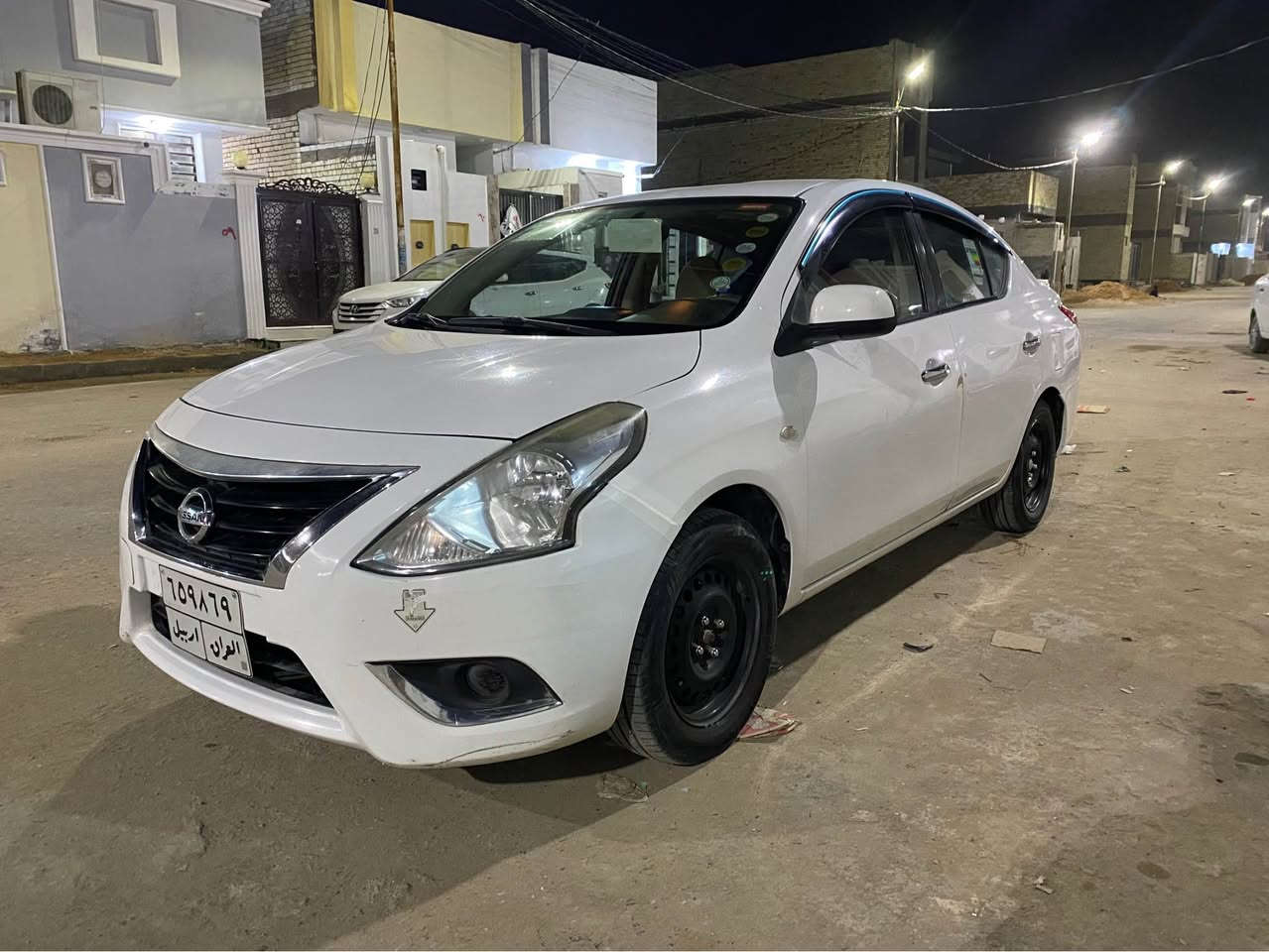 للمراوس باغلى منها والفرق نقد
نيسان صني 2021 هندي بليته زرگه 
ماشيه 95 الف (استخدام شخصي)
رقم اربيل باسم شركه 
يدات نيكل-مانع انزلاقabs-حساس خلفي-شاشه-تحكم ستيرن ومواصفات الصني المعروفه 
السيارة مكفوله من التبديل والصبغ والحالوب 
بيها بس باردات ثنين صغار 
السيارة جديدة واحلة من الصور حتى كتلوكات الشركه بيها
وجاهزة من مكينه وكير وحداديه 
للاستفسار *********** النجف, العراق
