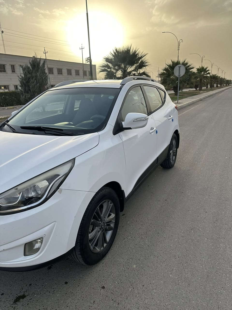 السلام عليكم
سياره توكسان للبيع موديل ٢٠١٥ خليجيه  بيها قطعتين بنيد وجاملغ بدون دواخل كير ومحرك نظيف تحكم ستيرن كاميرا مكان سياره الرمادي الزراعه سعر ١٣٣ وبيها مجال 
رقم ***********
