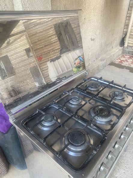 السلام عليكم 
طباخ ميراكو ايطالي ٦ عيون شغال والفرن شغال مابي اي ضرر

سعره ١٧٠ وبي مجال 

مكاني بغداد السيدية
***********
