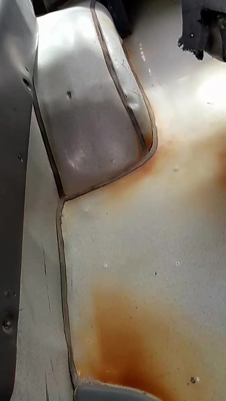 السلام عليكم كيا ابريجو موديل 1998مكينه وكير وكسل تخم تاير كله نضيف داخل جديد السعر اتصل ***********   مكاني حله حي الجزائر
