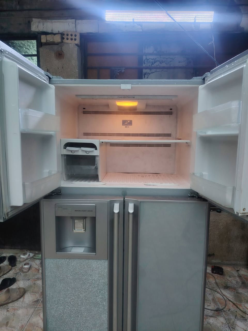 سلام عليكم ثلاجه وبراد ماركه هيتاشي فول نضافه السعر ٣٥٠ مكاني بغداد المشتل ***********
