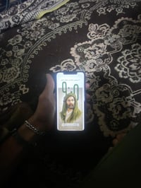 ايفون ١١برو ماكس ذاكره ٢٥٦بطاريه ٧٥مبدل شاشه فقط والكامره الخلفيه بيها...