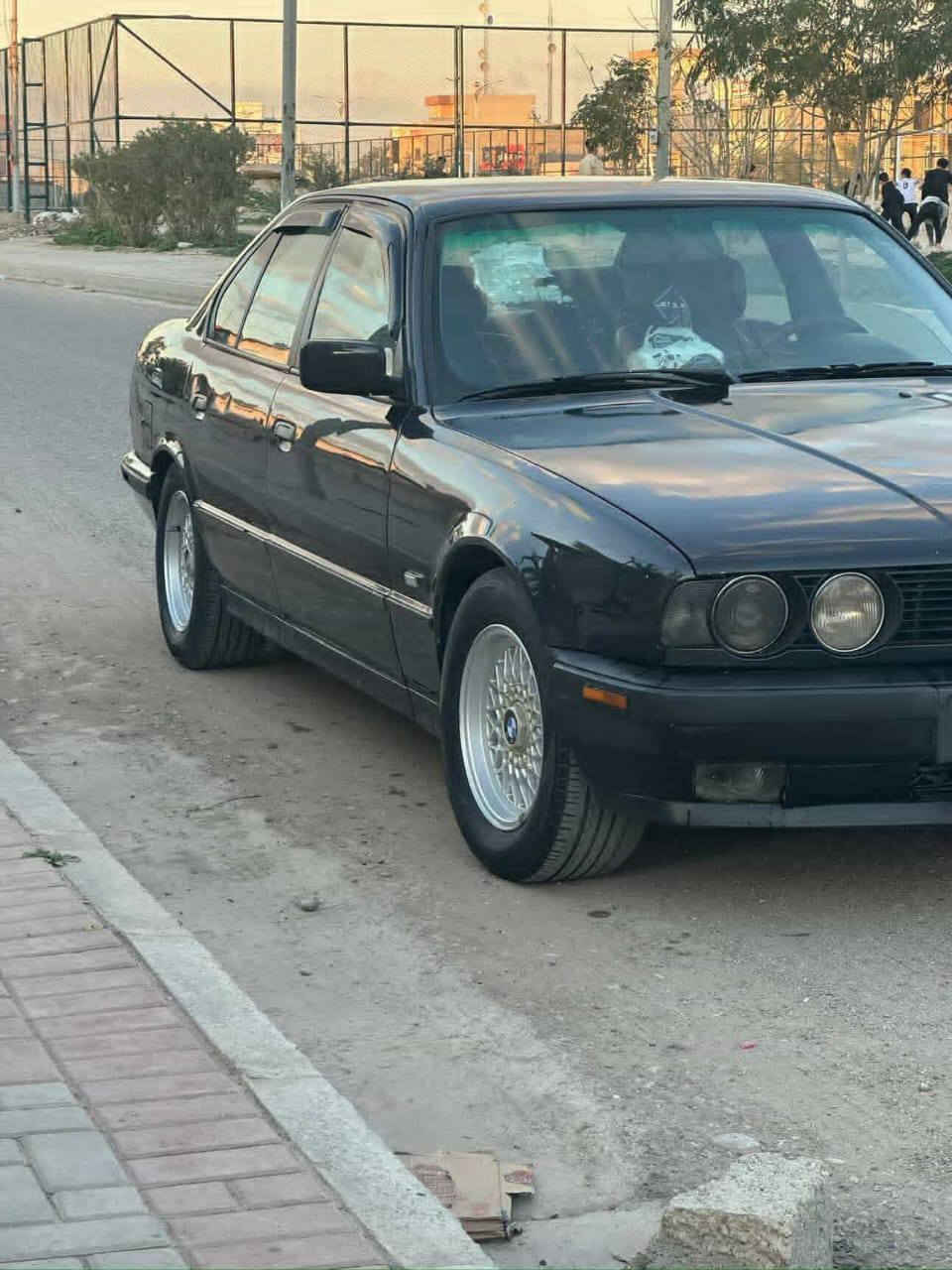 سلام عليكم بي ام موديل 1991
حجم 525i اصل وفصل 
گير اوتماتيك 
محرك وكير و اكسل بالشرط 
صدر 70٪ 
تخم تايرات نظيف داخل جلد 
2 جام كهرباء 
منظومه زينون اصلي 
سنوية ما ساقط لحد شهر السابع 
دفتر بانزين بيها 
قفل مركزي اربع بواب سنتر لوك 
شرط بدون خياس شاصي سليم 
سعرها 60 مكاني كركوك 
شرط تحويل وغرامات وقانونيات 
سيارة مال بيت نظيفة وجاهزة شراي خاص


**إذا كنت صاحب هذا الإعلان وتريد حذفه لأي سبب، رجاءا أرسل رسالة إلى الدعم الفني**