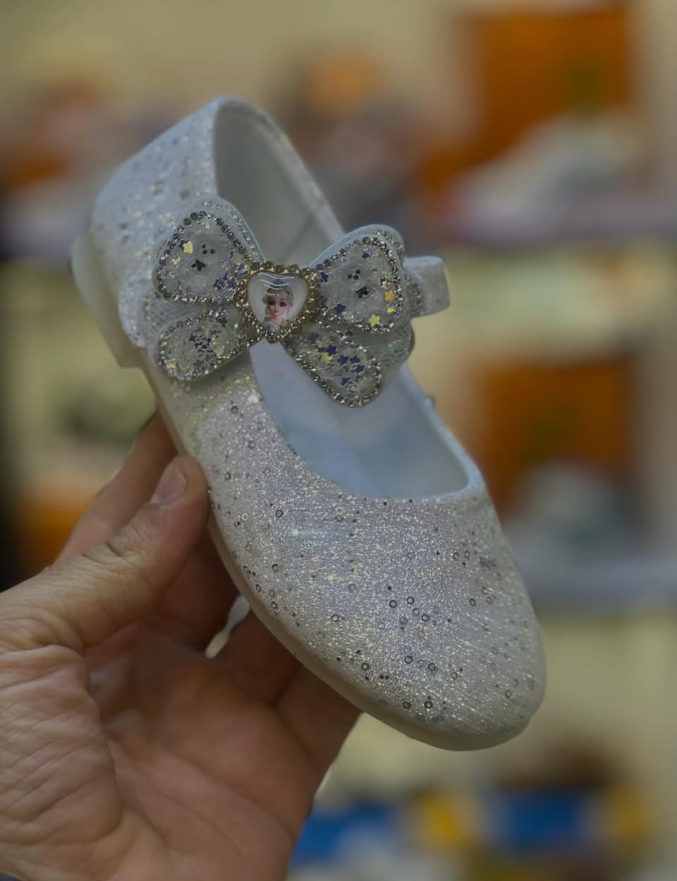 حذاء بناتي موديل جديد 2026 👧✨
تصميم أنيق وجميل يناسب المناسبات والأعياد 🌸

🎨 متوفر بثلاثة ألوان مختلفة
📏 القياسات: من 25 إلى 30
خفيف ومريح للبنوتات مع موديل راقي.

📍 العنوان: واسط – الكوت – شارع الأطباء
قرب د. علي  ياسر وقرب اكسسوارات فدشي 2

✨ زورونا وستجدون موديلات العيد الجديدة داخل المحل


**إذا كنت صاحب هذا الإعلان وتريد حذفه لأي سبب، رجاءا أرسل رسالة إلى الدعم الفني**