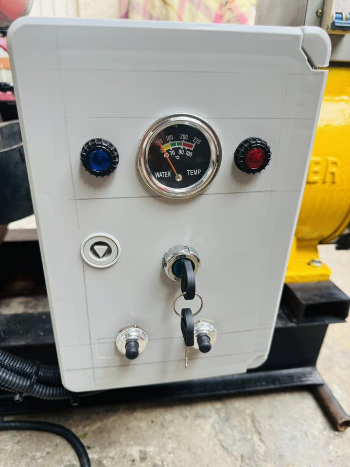 مولد ينمر ياباني 2 بستم 8 كي في 
المحرك حاوية 
توليد جديد دولفين نحاس شاصي جديد بورد جديد شغل درجى اولى صوت ناعم جدا اقتصادية بصرف الكاز عندي فديو لعملها ليحب راسل واتساب السعر 1600 
العدد مفتوح مستعد اجهز محلات وليريد بس محرك هم موجود 
مكاني بغداد 
***********
