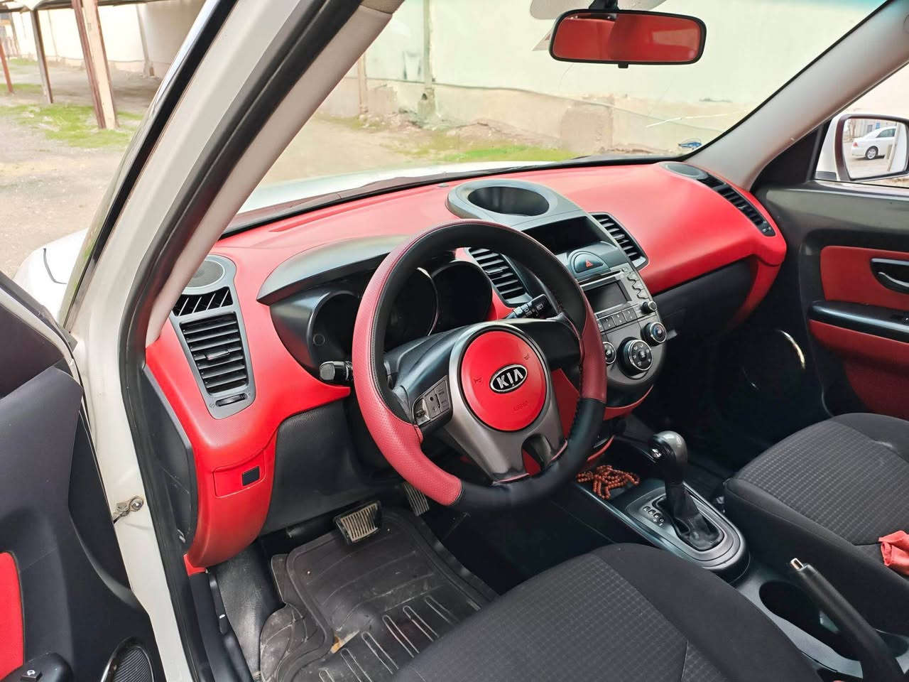 سلام علیکم 
کیا سۆڵ ٢٠١١ اوتوماتیک و عادی 
ناو سور ABS دژە خلیسک ویل کەپ بیلادی ١٨
تەنها یەک بست بۆیاخی هەیە بێ ناو گرتن بێ ایرباگ
گێڕ و مەکینە بە شەرت 
سەیارەکە زۆر مەزبوتە  ماڵی دۆستە
نرخی ٩٦ گەڵا ومەجال 
***********
لە سلێمانی السليمانية, العراق
