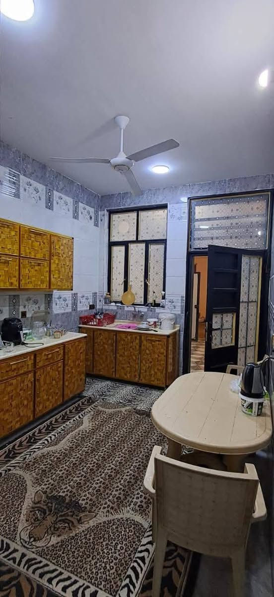 🔥مشتمل 150 متر للبيع في الفلوجة ⚡

📍 حي الضباط الرابعه 🏠

✨ تفاصيل العقار :
🔹طابق واحد بناء طابوك حديث غرفة نوم وملحقاته. 
🔹 المساحة: 150متر وجه 7.5 ونزال 20 .
🔹 السند: طابو صرف (ملك) بأسم شخص واحد. 

📌 مميزات الموقع:
✔ الخدمات متوفره/ماء + كهرباء + مدارس قريبة. 
✔ منطقة هادئة من ناحية سكن 
✔️موقع ممتاز ومرغوب جداً 

💰 السعر: 125 مليون وبي مجال. 💵

📞 للتواصل والاستفسار:
*********** واتساب
