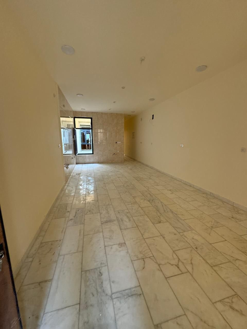 💎 للإيجار في السيدية 💎
📢 منشور رقم: ((572))
للإيجار في السيدية
شقة ارضية 
📍 طابق أرضي 
تتكون من:
• غرفة نوم
• صالة
• مطبخ
• خدمات
💰 بدل الإيجار: 600 ألف 

📞 للاستفسار أكثر لاتصال عبر

 الرقم التالي ***********
