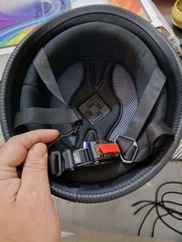 خوذة • دراجة نارية • توصيل