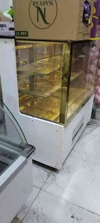 عارضة كيك جديده  شرط الشغل والضمان للاستفسار الاتصال على الرقم 0780556...