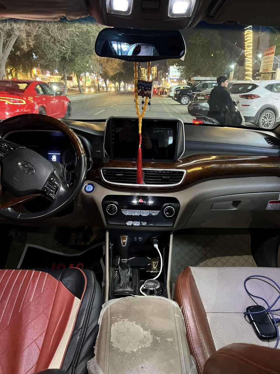 السلام عليكم  توسان خليجي موديل ٢٠١٩ فول مواصفات بصمه تحكمات بنوراما خمسه عدسات كشنات جلد وكهرباء هواي موصفات واضحه بالصوره مكفوله من الصبغ والتكحيل ماعده زلغات بالبنيد***********
المكان اليرموك 
السعر  19/500$ بيها مجال حك الجيه
