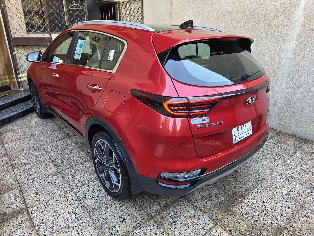 السلام عليكم
للبيع او مرواس 
كيا سبورتج خليجي ضمان وكالة الدولية 
موديل 2021 
فول مواصفات اعلى فئة جيتي لاين ومعروفة مواصفات الجيتي 
السيارة ماشية 33 الف كيلو حقيقي  ومن الزيرو لليوم 
السيارة جديدة جدا بحالة الزيرو 
بيهة مكانين بارد جدا بسيطات والباقي مكفولة وجديدة 
رقم بغداد بأسمي تحويل مباشر 
مكان السيارة بغداد 
السعر 220 وبيهة مجال بسيط 
للاستفسار 
***********
***********
