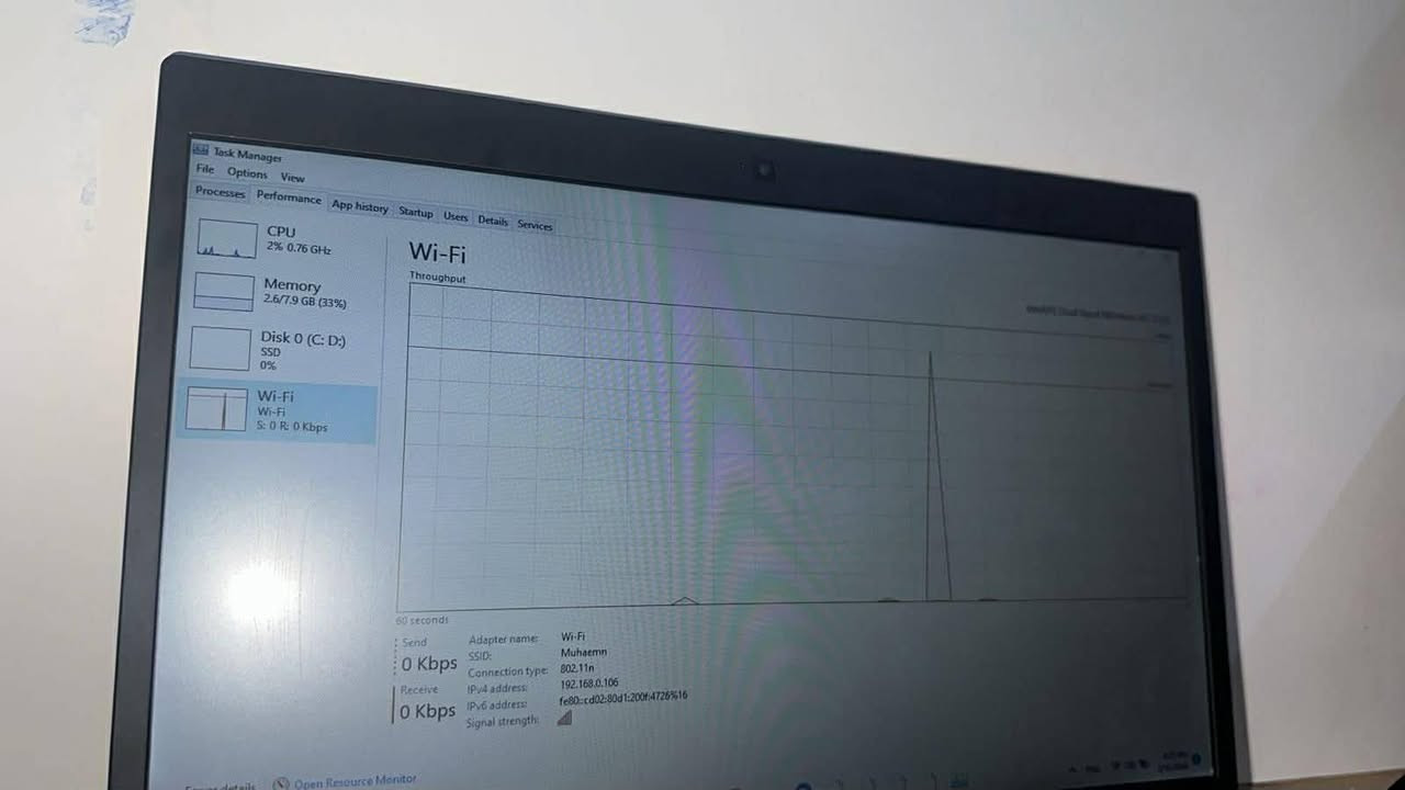السلام عليكم 
لابتوب ايسر ذاكره ١٦٤ قابله للزياده نظيفه جدا المكان بغداد حي الجامعه السعر ٣٥٠ وبيها مجال ***********
