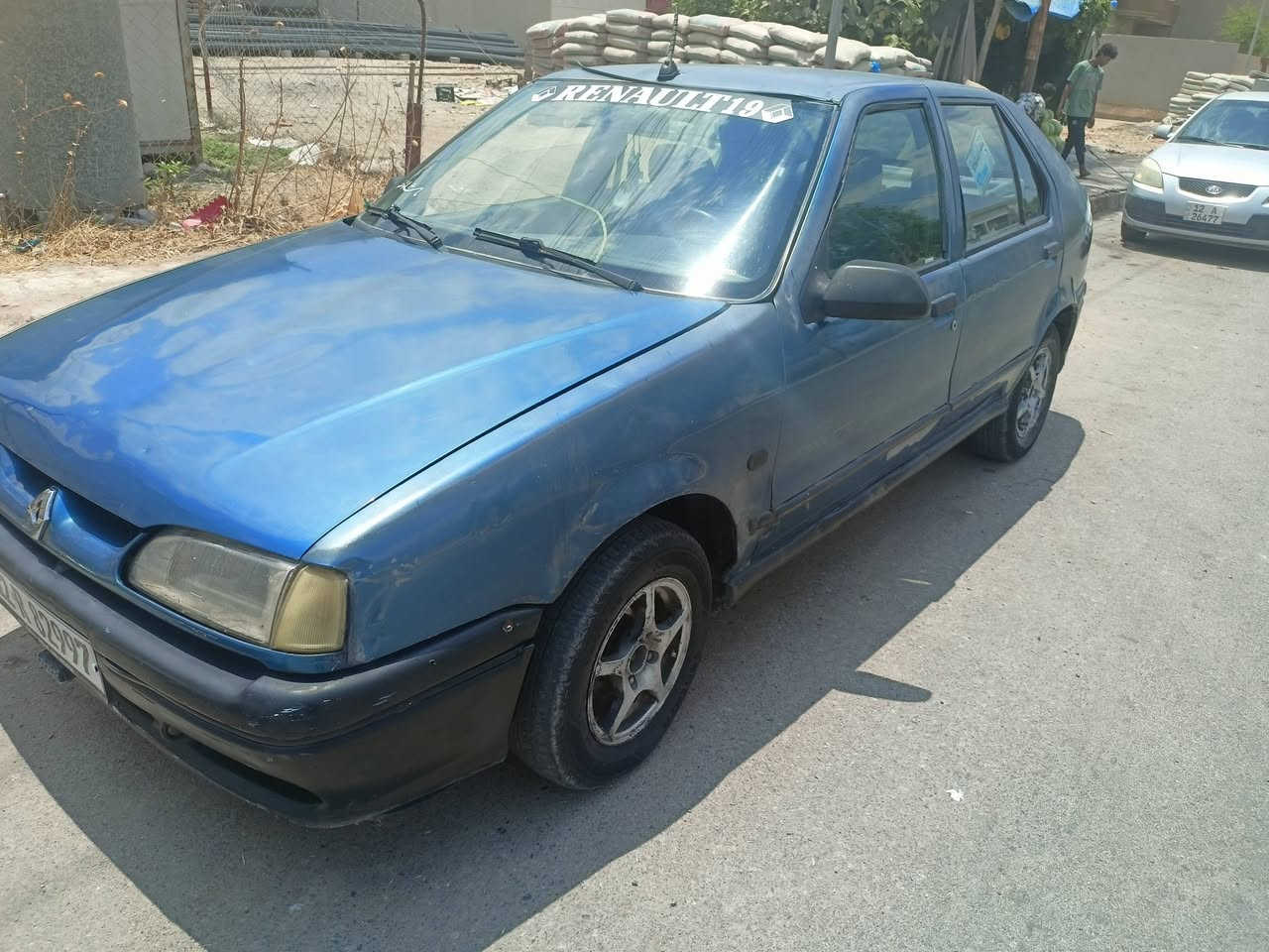 للبيع رينو حجم 19موديل 92رقم انكليزي سعر 19ورقة وبيها مجال شي قليل الاستفسار اتصال على ارقام ***********//////***********
