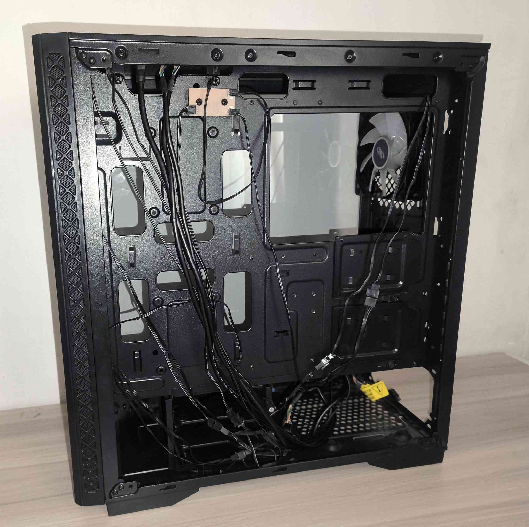 السلام عليكم 
كيس فارغ مستخدم نظيف جداً بالكارتونه للبيع
DeepCool MATREXX 50
4 فان مع تحكم الوان كامل ARGB
السعر 65 الف (سعر ثابت)
مكاني بغداد ومتوفر توصيل


**إذا كنت صاحب هذا الإعلان وتريد حذفه لأي سبب، رجاءا أرسل رسالة إلى الدعم الفني**