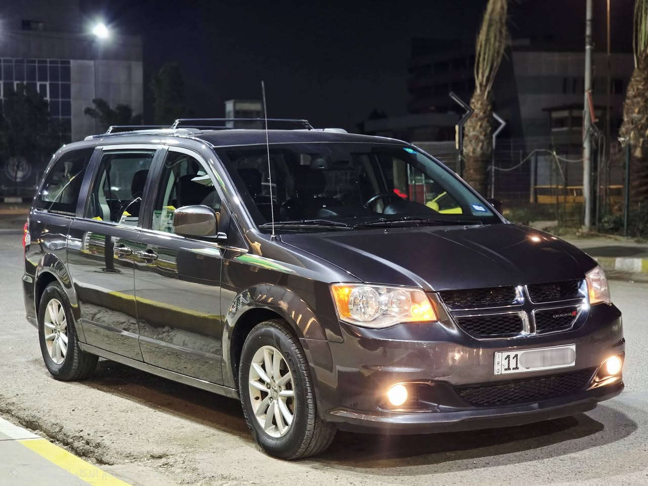 للبيع دوج كرفان  2020 لون رصاصي 
فول مواصفات ماشية 73 الف بدون ايرباك 
حجم 6 سلندر 3600 أبواب كهرباء 7 راكب
كرسي السائق كهرباء الكشنات جلد 
تبريد 3 قطع شاشة بالسقف كامرة 
تحكم ستيرن كشنات خلفي منفصل
باب الصندوق كهرباء تشغيل عن بعد 
الارضية مدوشمة جلد بالكامل
السيارة بيها منظومة غاز تخم تايرات جديد 
السيارة وارد أمريكي الضرر خلفي مرفق صور الحادث مع المنشور باب الجنطه ابلادي نفس ألون والجاملغ الخلفي انصبغ بدون ايرباك المحرك و الكير مكفولات 
السيارة جاهزة من كلشي 
رقم بغداد ومكانها بغداد السعر  195 ورقه
للأستفسار ***********
