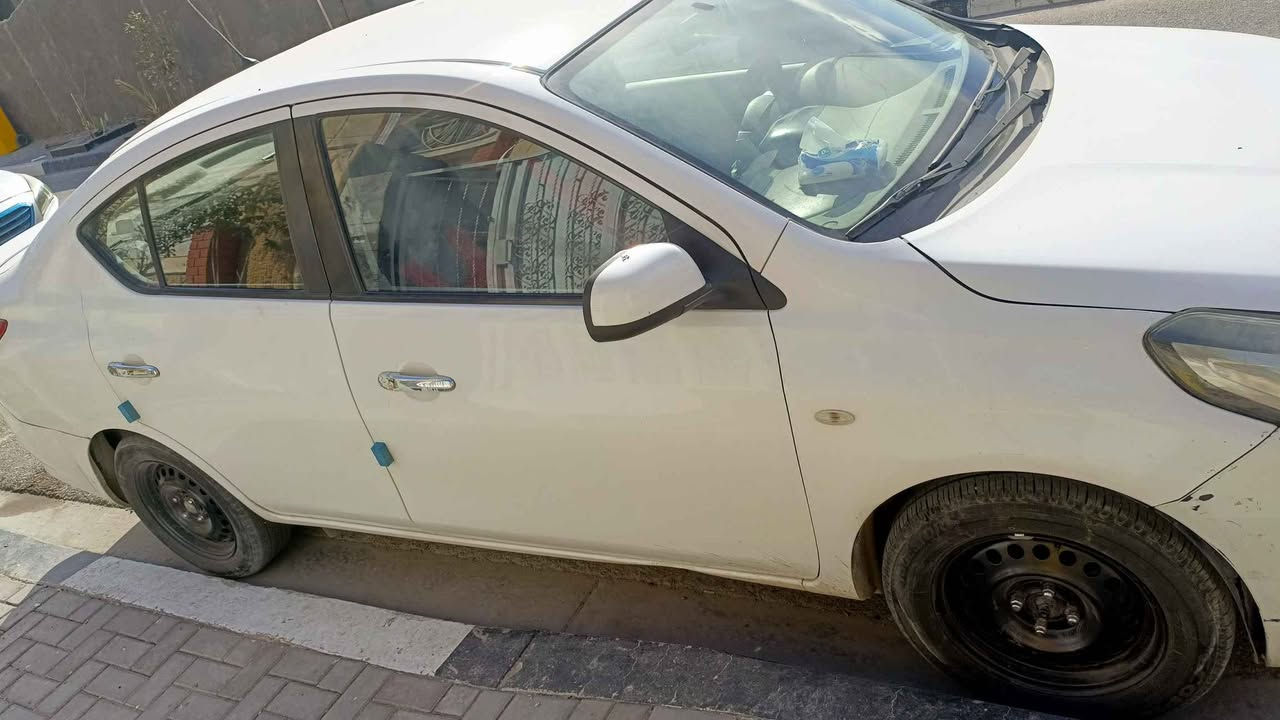 نيسان سني هندي موديل ٢١ ضربته صندوق وجاملغ الخلفي سوى راجع بارد والباقي شوف العين ماشيه ١١٥ مال بيت مكينه ناعمه تبريد شغال سياره نظيفه وكلشي مابيه ماتصرف عليه السعر ١٠٨ وبيه مجال 
اتصال فقط *********** البصرة, العراق
