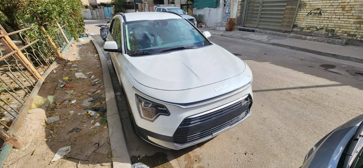 نيرو 24 هايبرد مبدل بابين وصندوك نفس اللون السعر 150 وبيها مجال للاستفسار ***********
