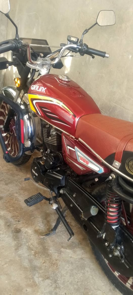 السلام عليكم دراجه سونك للبيع كفاله عامه تشغيل عل البعد  نضافه فول المكان بغداد ابو غريب السعر 800 وبي مجال الشراي يتصل على هذا الرقم ***********
