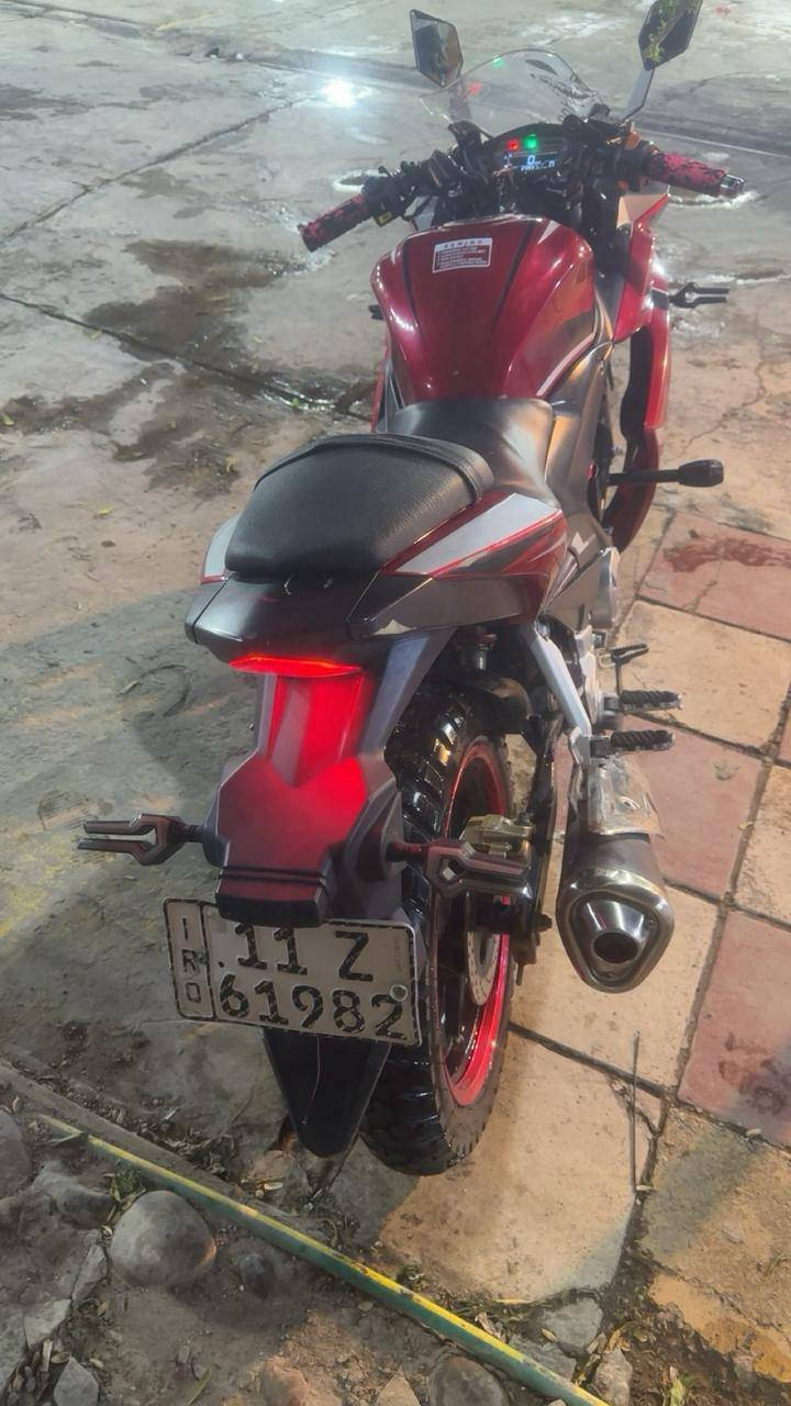 اسلام عليكم 
🔸دراجة دايوان R200
🔹 دراجه مديل 25 
🔺مرقمه رقم بغداد 🔻
دراجه عليها ادامه جديده ومكفوله السعر المطلوب ⛔2200⛔ مليونين وميتين 
للتواصل 
***********
مكاني كاظمية
