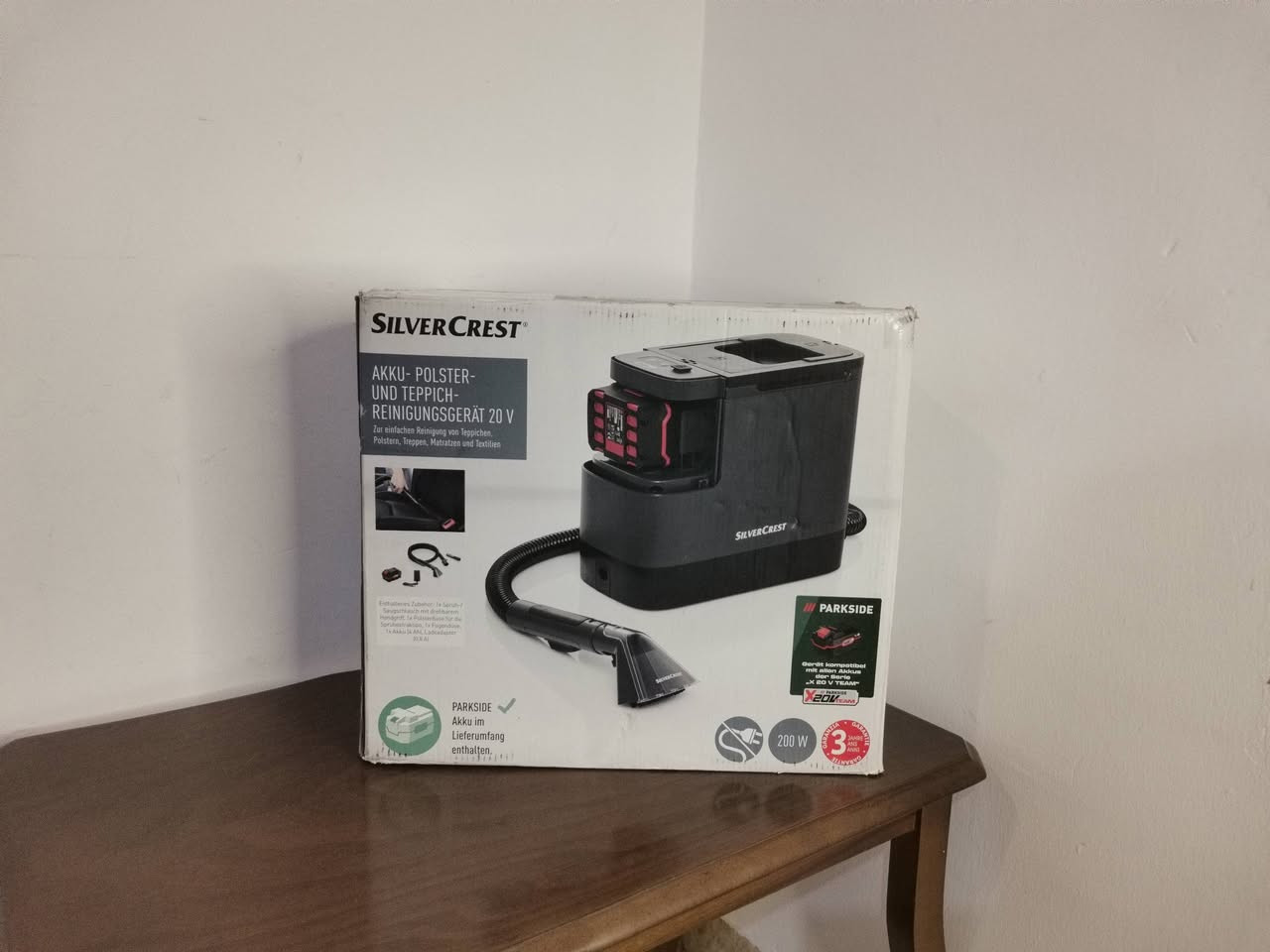 مكنسة غسل السجاد والقنفات من SilverCrest بالة امزون  غير مستخدم جديد مع كامل الملحقات
. 
. 
، مخصص لتنظيف السجاد والأرائك والمراتب ومقاعد السيارة.
. 
. 
يأتي مع خرطوم مرن، فوهة للأرائك، فوهة للشقوق،فوهة
يدوية، بالإضافة إلى بطارية وشاحن
. 
. 

الجهاز يعمل بنظام الغسيل والشفط في نفس الوقت — يرش الماء أو محلول التنظيف على السطح ويشفط الأوساخ والرطوبة معاً
.
.
السعر : 110‪,0‪00 IQDشامل التوصيل


**إذا كنت صاحب هذا الإعلان وتريد حذفه لأي سبب، رجاءا أرسل رسالة إلى الدعم الفني**