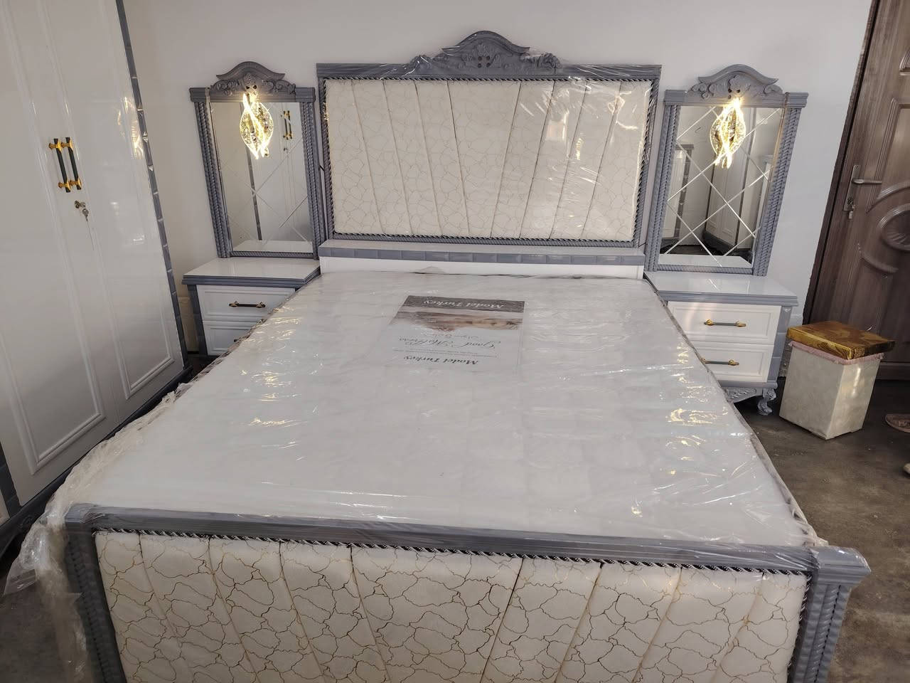 معمل ومعرض القمه لبيع غرف النوم الصاج (نقدا) و (بالتقسيط) على 18 بدون مقدمة
خدمة استبدال الغرفة القديمة بغرفة جديدة مع الاتفاق على الفرق
العنوان الموصل الايمن الصناعة القديمة اليابسات بالقرب من جامع ابو زعيان
*********** يوجد واتساب
*********** يوجد واتساب
المشمولين بالاقساط جميع الموظفين والمتقاعدين وابطال الداخلية والدفاع على مصرف الرافدين حاملي بطاقة الماستر كارد
