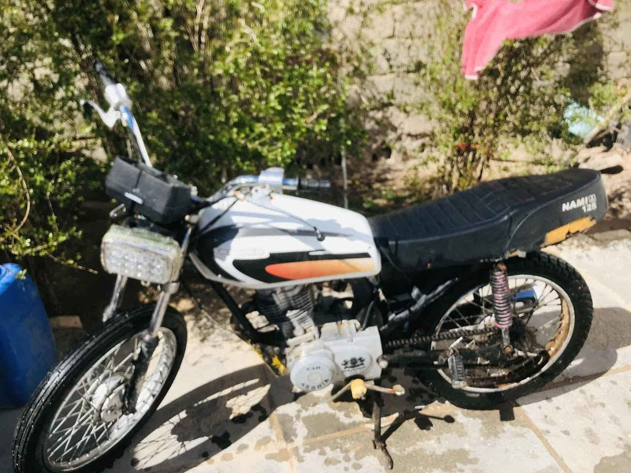 السلام عليكم 
درجة ارشه 21
شاصي 22
سعر 250بيه مجال قليل 
رقم *********** فقط تصال 
مكان عفك
