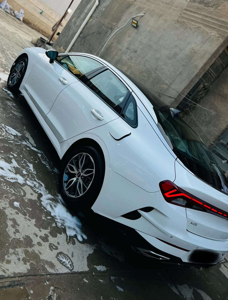 السلام عليكم
سيارة k5 موديل 2023
السعر 210
وكالة نيم
بنوراما
السيارة كفالة عامة من الصبغ والتغير
رقم اربيل السنويه باسمي تحويل مباشر
مواصفات معروفه
كشنات جلد
كشنات تدفئة
السيارة داخل بيجي
مري شفط
قطعتين تبريد 
حساسات امامي خلفي
5 وضعيات قيادة
السياره فول مواصفات 
ماشيه 70 الف
السيارة حيل نظيفه على ايدي
وبيه بس ملاحظه بسيطه 
رقمي ***********
