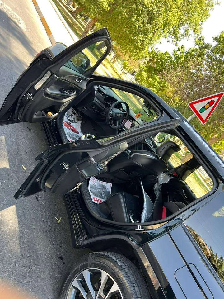 السلام عليكم للبيع
جيب كراند شيروكي اوفرلاند
الموديل : 2023  
المحرك:V6, 3.6L.

العداد : 16100 mi

٥ راكب

المواصفات :
* دفع رباعي 4x4.
* نظام تعليق هوائي (جكات). 
* قيادة ذاتية عند المنعطفات.
* رادار امامي مع مانع تصادم. 
* نظام الرؤية الليلية. 
* تحذير الخروج عن المسار. 
* مستشعر نوم السائق مع نظام التوقف الآلي. 
* تحذير النقطة عمياء ⚠.
* نظام تحذير عند التقاطعات. 
* نظام تحذير عند تجاوز السرعة المحددة. 
* نظام عرض المعلومات على الزجاج الامام  (HEAD UP DISPLAY). 
* نظام تقليل الضجيج داخل المقصورة. 
* إنارة محيطية خمس الوان. 
* شاحن موبايل وايرلس. 
* تعديل وضعيات مقود السائق كهربائيا. 
* مرايا تعتيم ذاتي. 
* المرايا الجانبية قابلة للطي كهربائيا. 
* نظام الصوت mclntosh
* ويل قياس 20 انج.
* سقف بانوراما. 
* شاشه كبيرة 10.1 انج. 
* نظام الخرائط (GPS).
* عرض خرائط الطريق على لوحة القيادة.
* لوحة القيادة بقياس 10 أنچ. 
* كاميرا للمرأة الداخلية. 
* المصابيح الأمامية LED. 
* كشافات الضباب LED.
 * المصابيح الامامیة متحرکة.
* دخول ذكي. 
* بصمة على 5 ابواب للدخول الذكي. 
* تشغيل عن بعد.
* فرش المقصورة الداخلية من الجلد الطبيعي الفاخر.
* إضافات من الخشب الطبيعي للمقصورة الداخلية. 
* ذاكرة لحفظ وضعيات الجلوس للسائق. 
* ذاكرة لحفظ وضعيات الجلوس للراكب.
* مساج للمقاعد الامامية السائق والراكب. 
* المقاعد الأمامية كهربائية.
* المقاعد الأمامية تبريد وتدفئة.
* المقاعد الخلفية تدفئة.. 
* انارة داخلية LED متعددة الالوان. 
* حساسات امامية. 
* حساسات خلفية. 
*٥ راكب.
* مكيف خلفي مع وحدة تحكم منفصلة. 
* تدفئة ستيرن. 
* مانع تصادم خلفي.
* بلوتوث تلفون. 
* محدد سرعة. 
* نظام التشغيل والاطفاء الاوتوماتيكي .
* نظام بريك اوتماتيكي.
وارد امريكي حادثها دعامية امامي من الاسفل وبنيد عل بارد 
رقم بغداد 
السعر 365$
رقم الهاتف ***********
