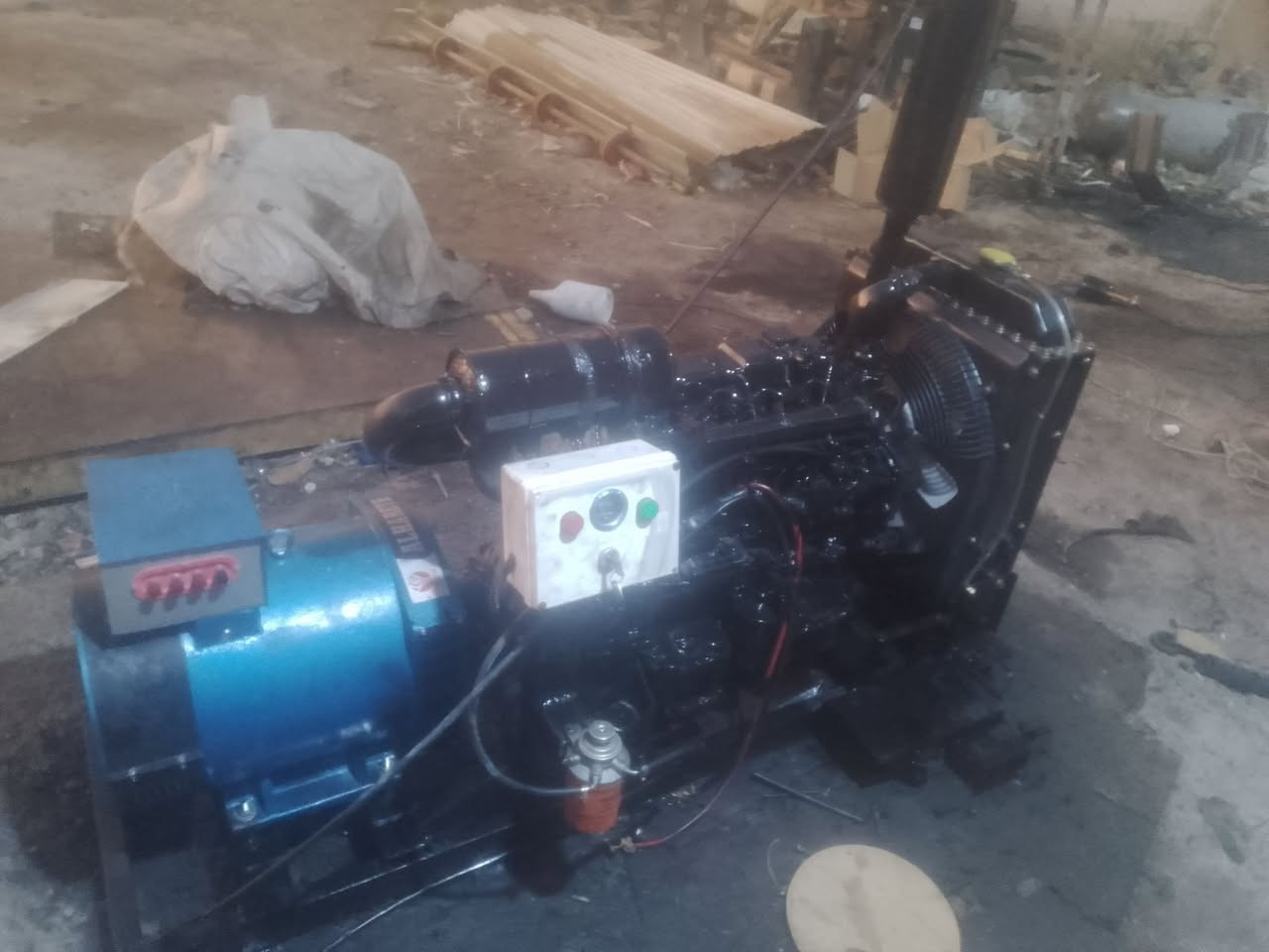 السلام عليكم اخوان مولد ازوزه للبيع أربع بستم راس توليد 30 كيفي نحاس شرط التشغيل لا  بخار ولا تنقيص مكان جرف النداف اي ستفسار ***********
