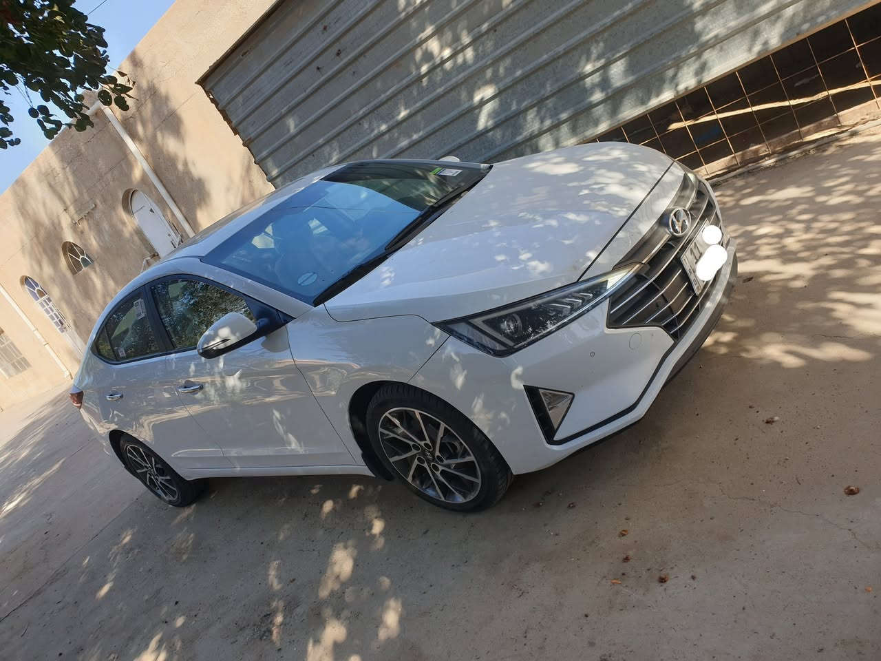 هيونداي النترا 2020 فول مواصفات 
3 وضعيات قيادة (eco-normal-sport)، وحساسات. 

المحرك: 2000 سي سي (دوش) 

ناقل الحركة: أوتوماتيك 6 سرعات.

الخارجية: فتحة سقف (سلايد)، ويل كب مقاس 17، اضاءة LED نهارية، اضاءة ترحيبية، مرايا شفط.

الداخلية: مقاعد جلد، تبريد قطعتين (أو خلفي)، تحكم ستيرن، شاشة كبيرة، كاميرا خلفية، حساسات.

تشغيل بصمة (2 بصمة)، دخول ذكي، حساس جنطة ذكي (يفتح عند الاقتراب)، رادار جانبي

رقم بغداد دولي بأسمي تحويل مباشر

 السعر 175 بيها مجال للشراي مكان السياره بغداد

للاتصال: ***********
