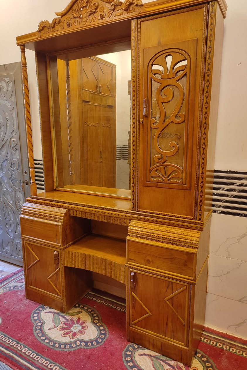 غرفه للبيع ام مسرح ام السته طابقين ملحق تزكام داخل وخارج صاج زاويه كنتوريه طابقين ملحق ضخمة كلش حلوه وجديده المكان ديوانيه حي عسكري الاتصال على هذا الرقم  *********** وتساب
***********
