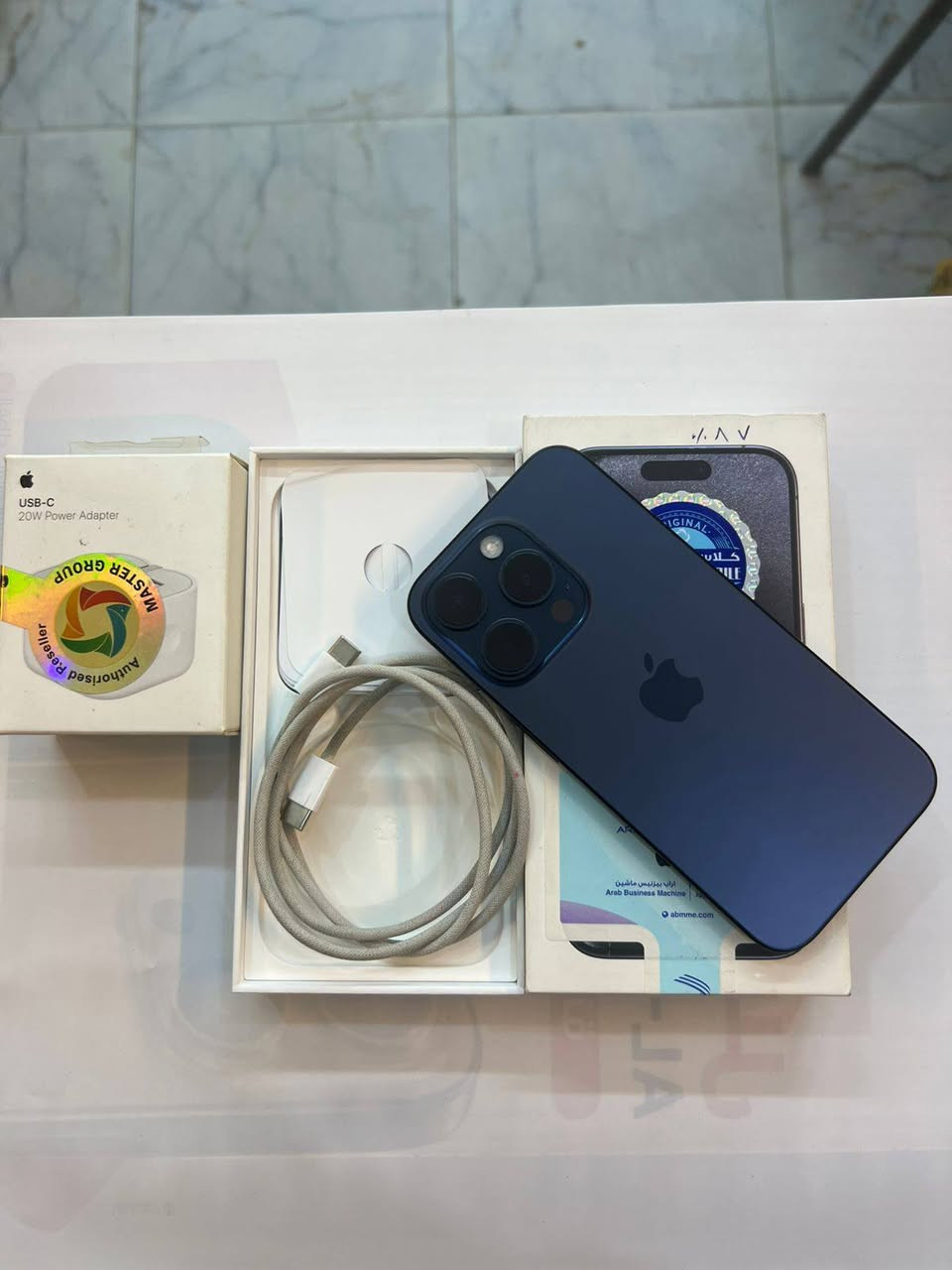 ايفون 15 برو فقط  256 ذاكرة 
بطارية 87‎%‎‎
نضافة 100‎%‎
كامل ملحقات الاصلية شركة ماستر شرق اوسط 
الاصلي وبيه ضمان 
استخدام قليل 
السعر مناسب 
***********
العنوان القطاع شارع السوك مجاور عوينات الكرار 
مركز الشمس
