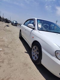 كيا اسبكترا اتو موديل  2001 لون ابيض صبغ عام بدون ضربه فقط بلباب بسيطه...