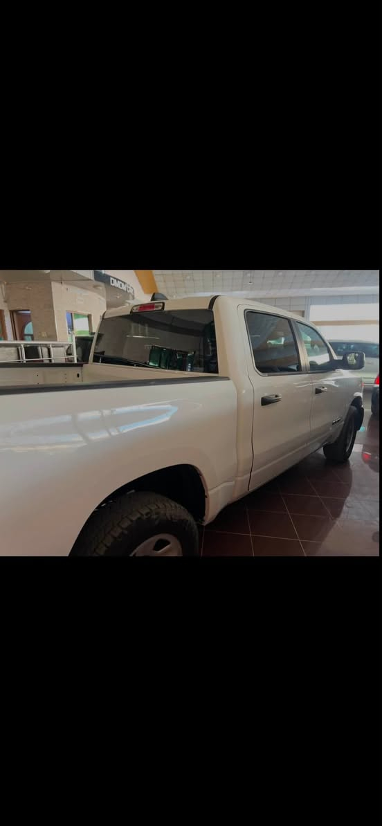 دوج رام 2025تراديسمان
4X4دبل اكسل
شاشة وسط تحكمات ستيرن خطوط شارع بصمة تشغيل عن بعد 
حجم المحرك 3600 V6 كير ومحرك شرط
ماشية فقط 17ميل
سيارة بدون دعم وصبغ فقط بيها تعديلات بارد وكارت واحد 
كل ايرباك سستم شركة مرجوع
رقم شاصي /1C6RRFGG1SN637978
سيارة بدون رقم تترقم شمالي دهوك/اربيل/سليمانية
سعر 235ومجال
***********
