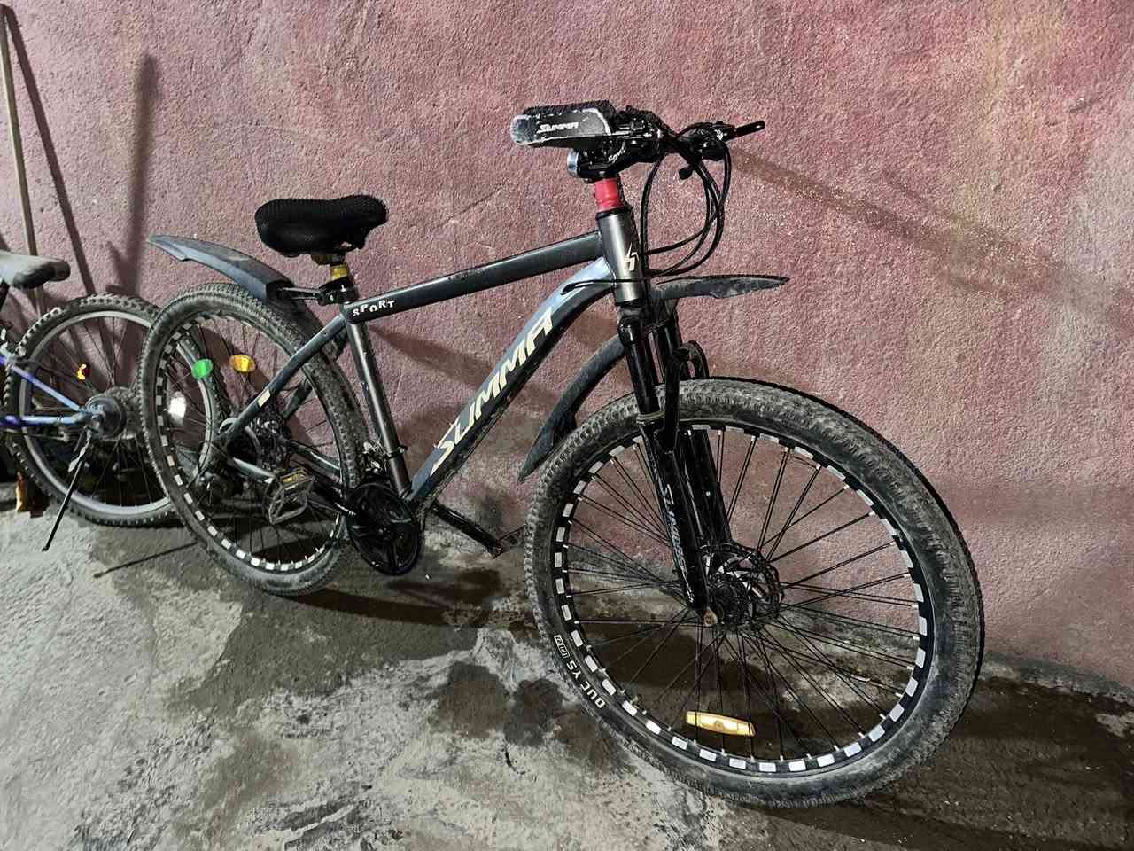 السلام عليكم بايسكل جبير و ماشاءالله نضيف و جديد بي كير تحكم بالبريك الشعر 75 قفل ما متواجد فيس فقط رقم *********** مكاني علي الصالح المعتصم قريب كلش عل وشاش
