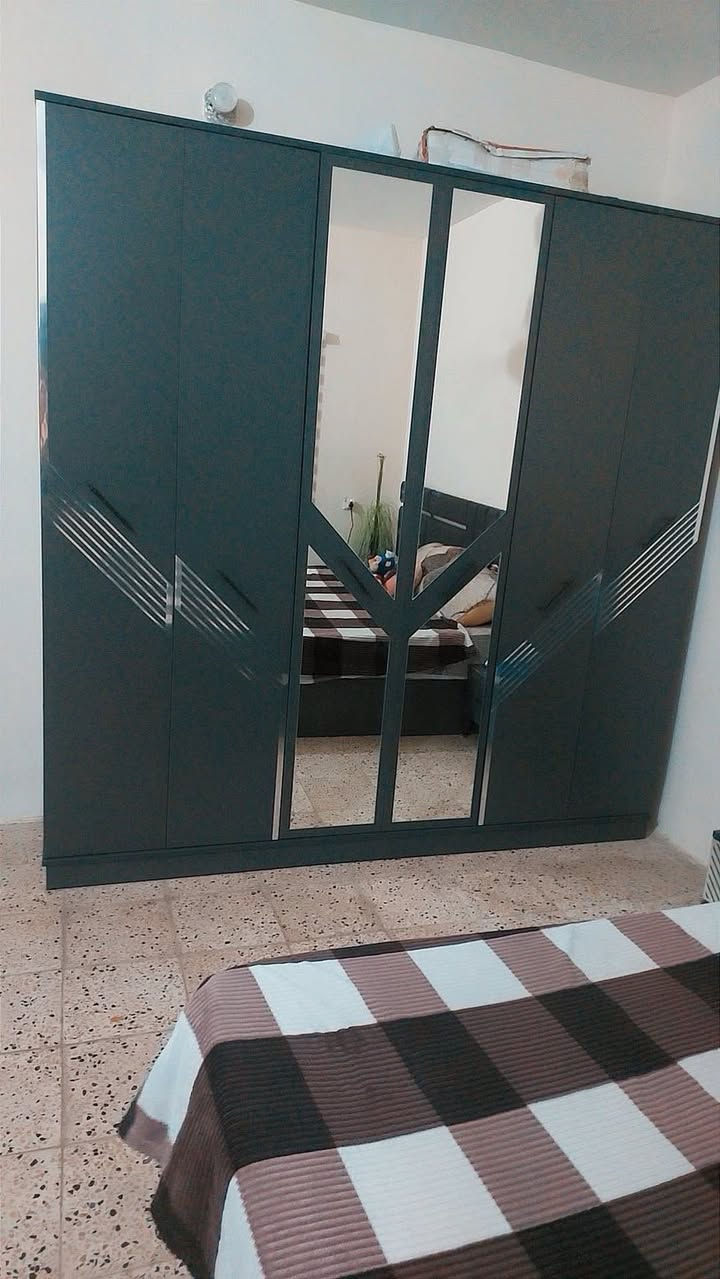 سلام عليكم مكيف للبيع سعره ١٢٥ وبيه مجال 
قنفات جديدات سعرهن ٣٥٠ وبيهن مجال 
غرفه نوم تركي جديده ٥٥٠ وبيه مجال 
كاونتر بعده جديد ٢٠٠ وبيه مجال 
لعنوان بغداد 
***********
