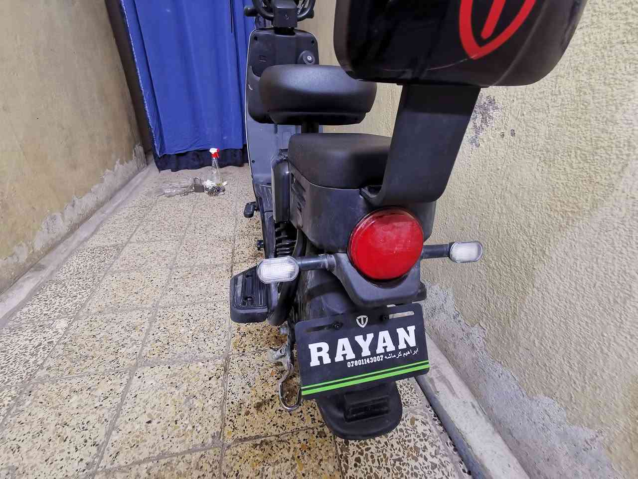 دراجه شركه الريان تالج اربع بطاريات سويجين وبصمتين وبيها انذار سرقه الدراجه حلوه ونضيفه مابيها اي نقص وياها شاحنه الاصليه. 
المكان بغداد الكاظميه 
السعر 350 وبيه مجال 
الرقم للتواصل ***********
