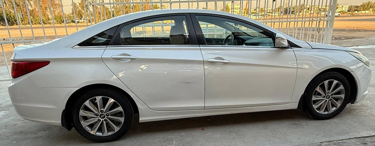 السلام عليكم
للبيع٫٫  هونداي سوناتا 2014 وارد خليجي محرك 2400دوش رقم سليمانية 
محرك وكير وصدر وتبريد كله جديد وخير من الله 
تخم تاير جديد 
هزة وفحص جديد بيها بعد سنه 
السيارة بيها جاملغ وباب خلفيات صبغ وبيها باب الصدر هم صبغ السيارة حلوه وجاهزة صبغها اثر شخوط مواصفات السيارة مري شفط كشنات كهرباء شاشه اندرويد تحكمات ستيرن وبعد بيها مواصفات
 مكان السيارة بغداد الكرخ 
السعر 115 بيها مجال للشراي
***********
***********
