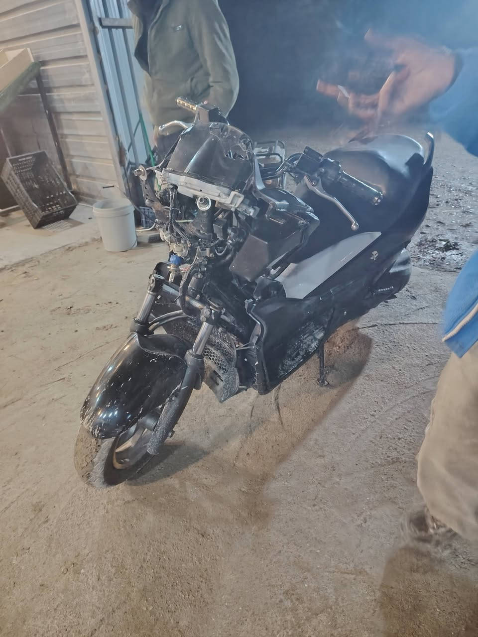 سلام عليكم شباب هاي دراجه كلشي ما بيه بس ما بيه وراق ما بيه وراق اليحب مراوس بتليفون ايفون ١٤ و١٥ وهاذ رقمي بي بس واساب ***********
