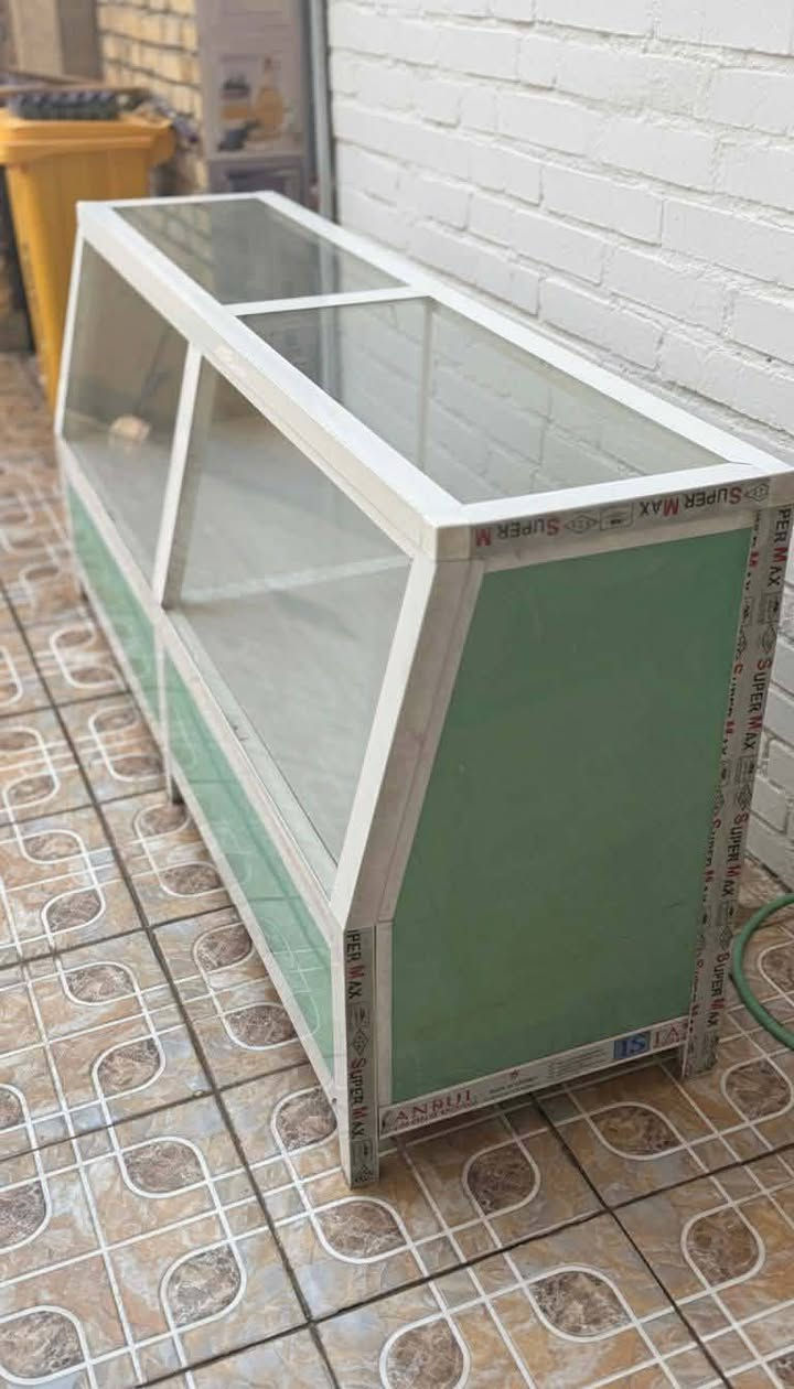 ميز ألمنيوم للبيع  العدد ٣ الطول ٢م العنوان الهاشمية للاستفسار الاتصال بالرقم
***********
