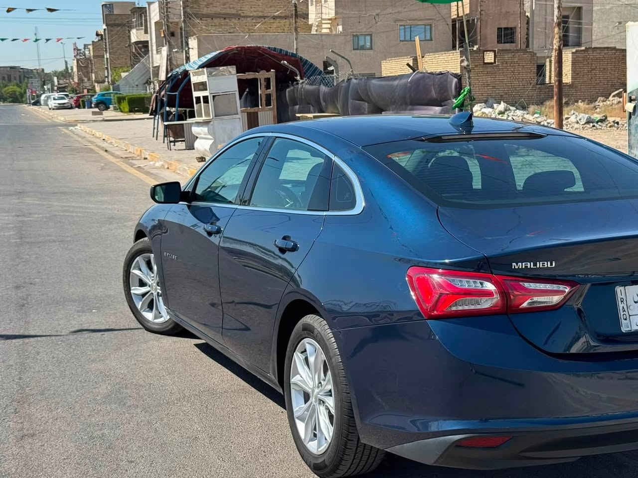 Chevrolet Malibu 2021 LT2
ماليبو 2021 LT2 بيع او مراوس. بسياره. صفره. 

* محرك 1.5 تيربو اقتصادي وقوي
* قير أوتوماتيك CVT ناعم
* تشغيل بصمة + ريموت ستارت
* شاشة كبيرة + Apple CarPlay & Android Auto
* كاميرا خلفية
* ممشه.سياره.81. الف
* مثبت سرعة
* مكيف دبل (تحكم مزدوج)
*  تدفئة. كشنات أمامية
* مقعد سائق كهرباء 
* نظام صوتي + USB + بلوتوث
* فول LED (أضواء أمامية وخلفية حديثة)
* تحكم ستيرن اربع جهات

السيارة جديدة وجاهزة
رقم بغداد معوقين. عندي وكالة بيها
بقى سنة وتصير حرة
السعر 105 بيه مجال. قليل. 
بيه تبديل بنيد فقط. قطعة وحده وجاملغ راجع بارد
يرباك ستيرن وبرده.
تخم تاير جواه.داخل. جديد مالته.

***********
