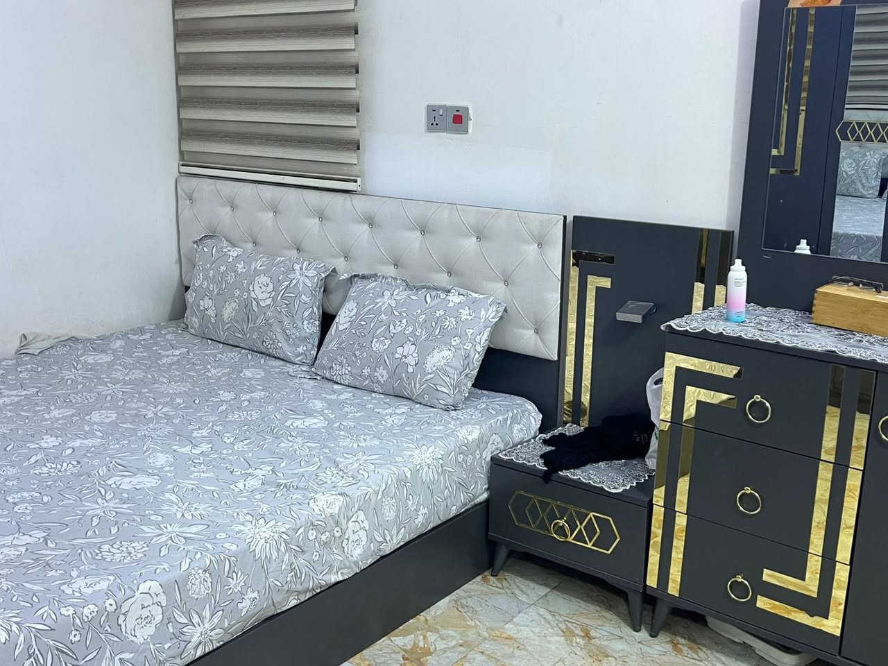 غرفه تركي. 
السعر ٥٠٠


**إذا كنت صاحب هذا الإعلان وتريد حذفه لأي سبب، رجاءا أرسل رسالة إلى الدعم الفني**