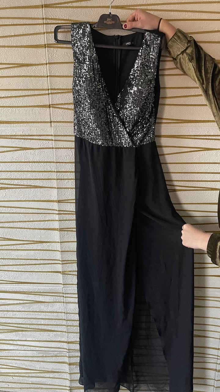 مرحبا عندي هذول فساتين للبيع القياسات والسعر موجودين جوه الصور اي استفسار راسلو عل خاص


**إذا كنت صاحب هذا الإعلان وتريد حذفه لأي سبب، رجاءا أرسل رسالة إلى الدعم الفني**