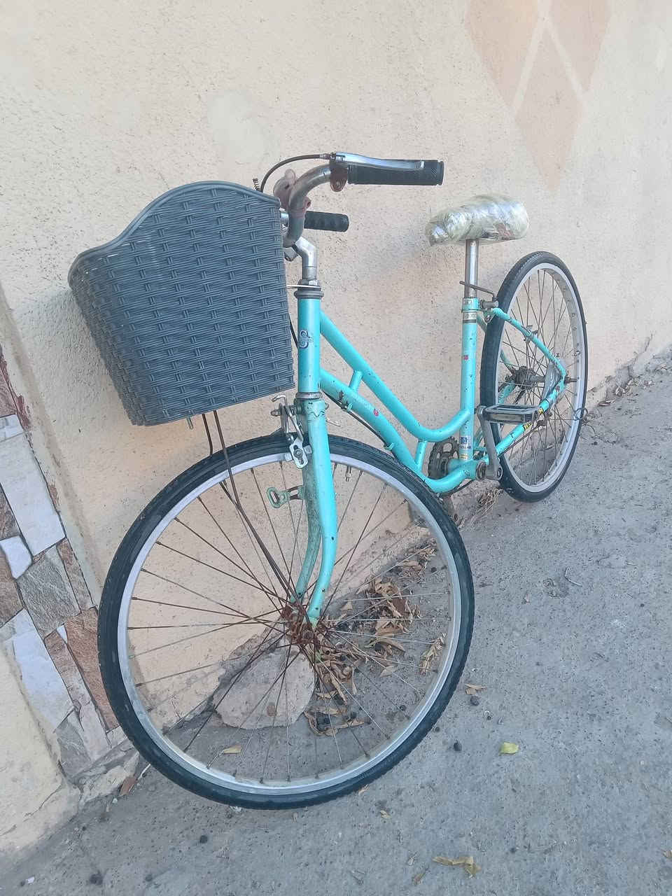 السلام عليكم بيسكل للبيع حجم ٢٤ فول جوابه جدد تاير كدام جديدة صطاب الورا شغال الكدام لا البيسكل نضيف  ومرتب ميعوزه اي شي  السعر 50بي مجال الشراي يتصل او عل خاص رقمي ..***********..مكاني موصل الأيسر حي السلام
