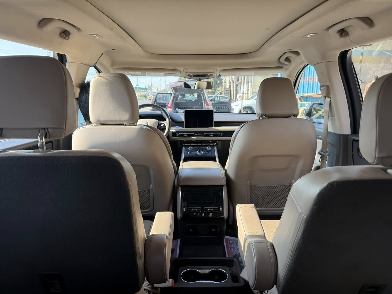 لبيع مستعجل لنكولن سياره معروفه ومعروفه موصفاتهه موديل 2023  ماشيه 16 بيه قطعتين صبغ عنوان بغداد ابو دشير ***********
