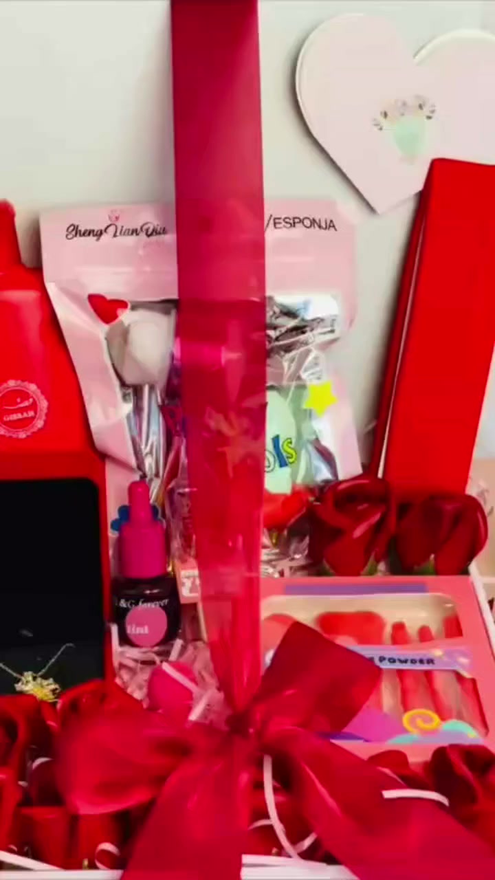 بوكس عيد الحب اللي يخطف القلب 🌹💝
مو هدية وبس…
هاي رسالة حب  ❤️✨

ورد أحمر يعشق 🌹
بوكس أنثوي يدوّخ من أول لمسة 🌸
إكسسوارات ناعمة تلمع مثل المشاعر ✨
وتفاصيل مرتبة تحچي: أحبچ بدون كلام 😍

🎁 بوكس يحضن كل الإحساس
لحظة تفتحها وتبتسم
وتتأكد إنك اخترت الصح 💖

مناسب للحبيبة ❤️
للزوجة 👩‍❤️‍👨
أو دلع راقي لنفسچ لأن الجمال حب ذات 🤭❤️

سعر البوكس ٢٥ الف


**إذا كنت صاحب هذا الإعلان وتريد حذفه لأي سبب، رجاءا أرسل رسالة إلى الدعم الفني**